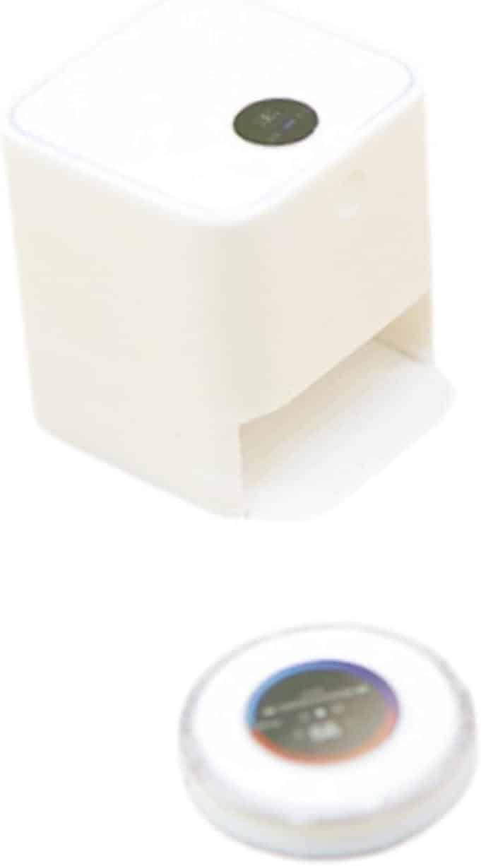 Miniature Magie: Kaffeebecher und Staubsauger für Puppenhäuser